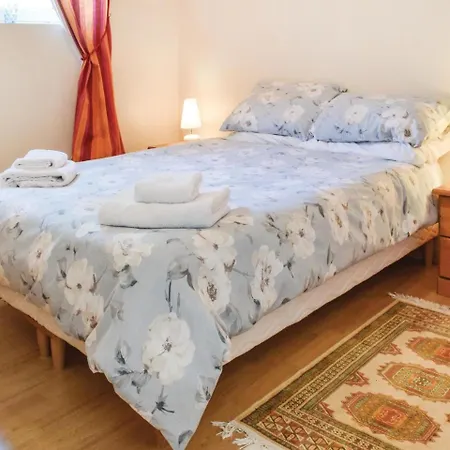 Three-bedroom Holiday In Prázdninový dům Montpinchon