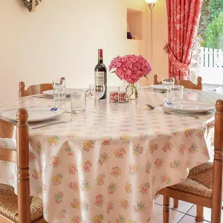 Prázdninový dům Three-bedroom Holiday In Montpinchon