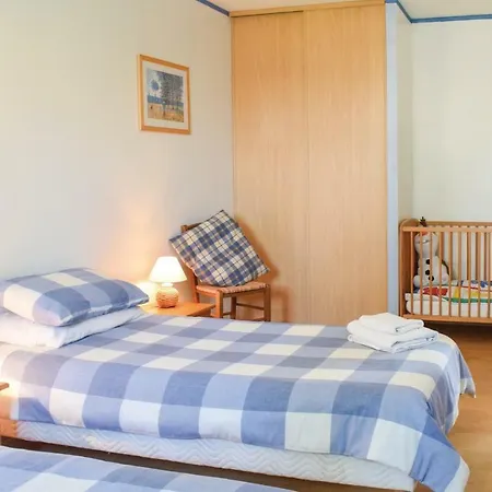 Three-bedroom Holiday In Montpinchon